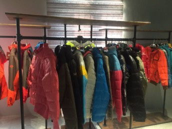 图 卡季服饰商务男装折扣批发,品牌男装商务库存尾货 成都服装 鞋帽 箱包