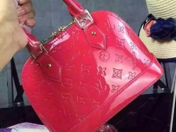 图 哪里有一手货源批发 广州服装 鞋帽 箱包