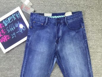 图 夏季新款时尚休闲男装牛仔短裤一手货源库存尾货批发 广州服装 鞋帽 箱包