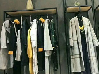 图 太平鸟冬季新款品牌女装尾货走份批发 广州服装 鞋帽 箱包